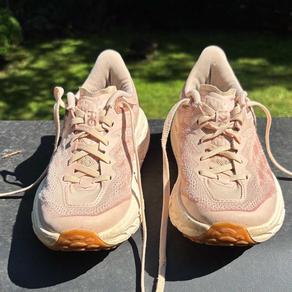 Hoka Speedgoat 5 women’s size 6